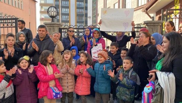 Foto - Veliler öğretmen için eylem yaptı