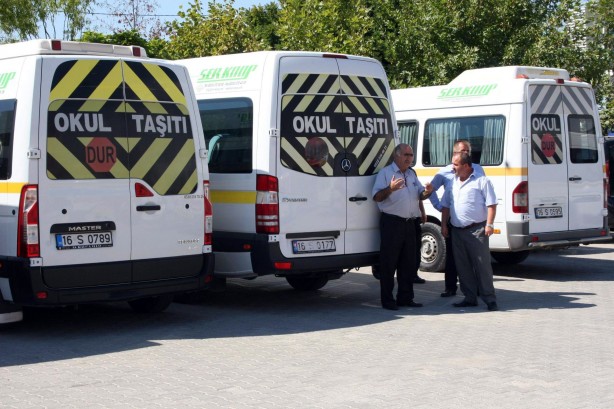 Foto - Velilerin gözü servis tarifesinde