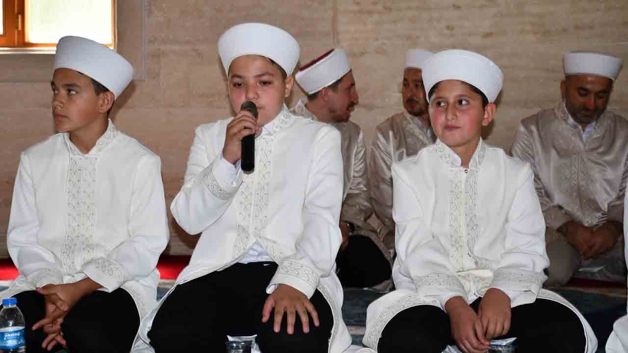 Vezirköprü'de 23 genç hafız icazetini aldı