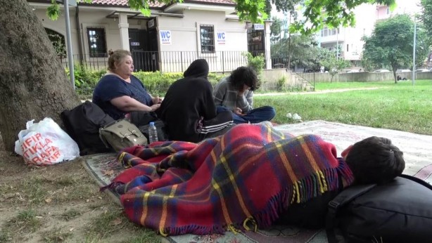 Foto - Vicdansız ev sahibi engelli kadını 3 çocuğuyla kapı dışarı etti!