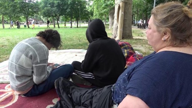 Foto - Vicdansız ev sahibi engelli kadını 3 çocuğuyla kapı dışarı etti!