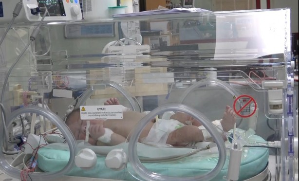 Foto - Vicdansızların sokağa attığı yeni doğan bebeğin sağlık durumunda gelişme!
