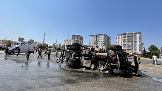 Foto - Vidanjörle kamyonet çarpıştı: Yaralılar var