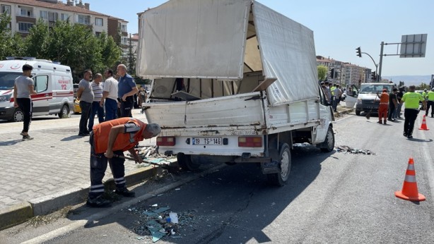 Foto - Vidanjörle kamyonet çarpıştı: Yaralılar var