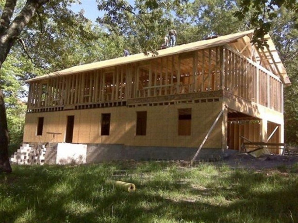 Foto - Videolardan öğrenerek ev inşa ettiler!