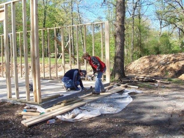 Foto - Videolardan öğrenerek ev inşa ettiler!