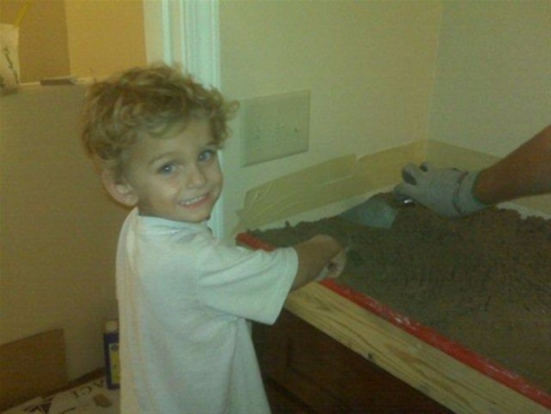 Foto - Videolardan öğrenerek ev inşa ettiler!