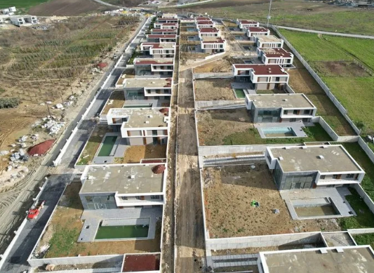 Foto - Villaları şehit mezarlarının üstüne dikti! CHP’li belediye bunu da yaptı