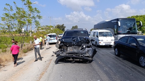 Foto - VIP tur aracı, tur otobüsüyle çarpıştı
