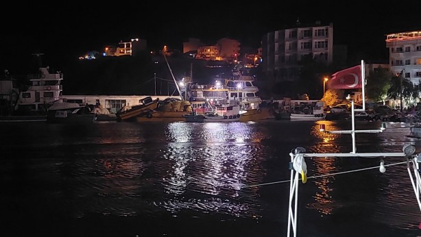 Foto - 'Vira bismillah' diyen balıkçılar denize açıldı! Gece gündüze döndü