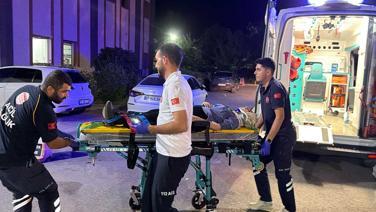 Virajı alamayan araç uçuruma yuvarlandı: 4 yaralı!