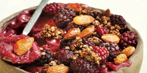 Foto - Vitamin ilaçlarını çöpe attırır! Bu meyve, tam bir vitamin bombası! Günde bir avuç yiyen top atsan yıkılmıyor! Faydası saymakla bitmez