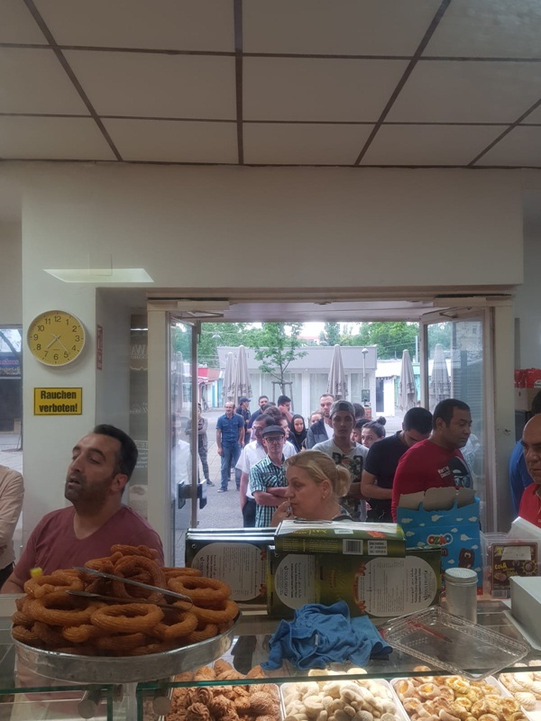 Foto - Viyana'daki gurbetçi Türklerin sıcak pide kuyruğu