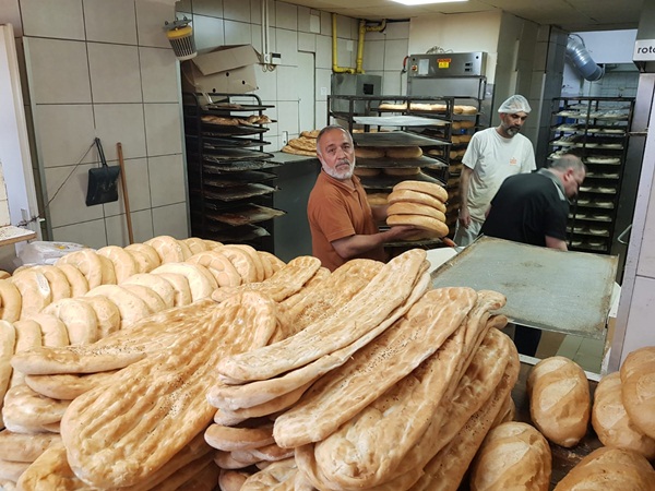 Foto - Viyana'daki gurbetçi Türklerin sıcak pide kuyruğu