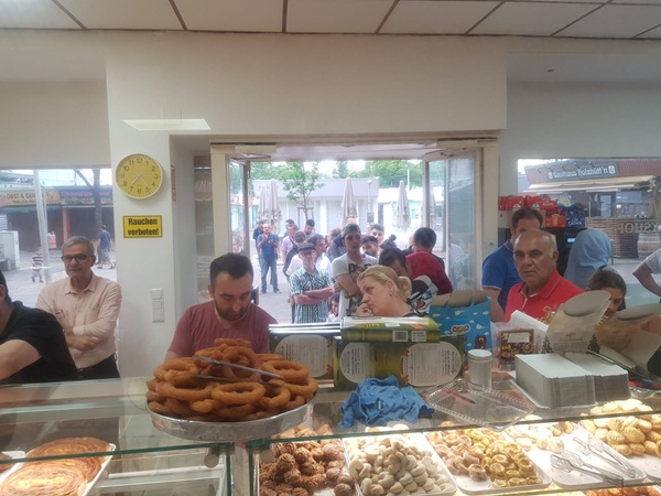 Foto - Viyana'daki gurbetçi Türklerin sıcak pide kuyruğu