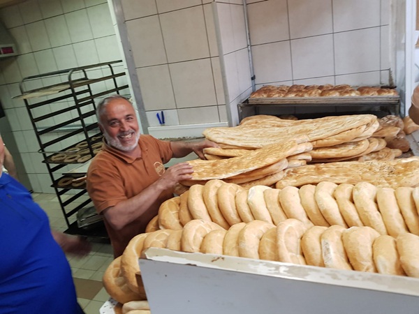 Foto - Viyana'daki gurbetçi Türklerin sıcak pide kuyruğu