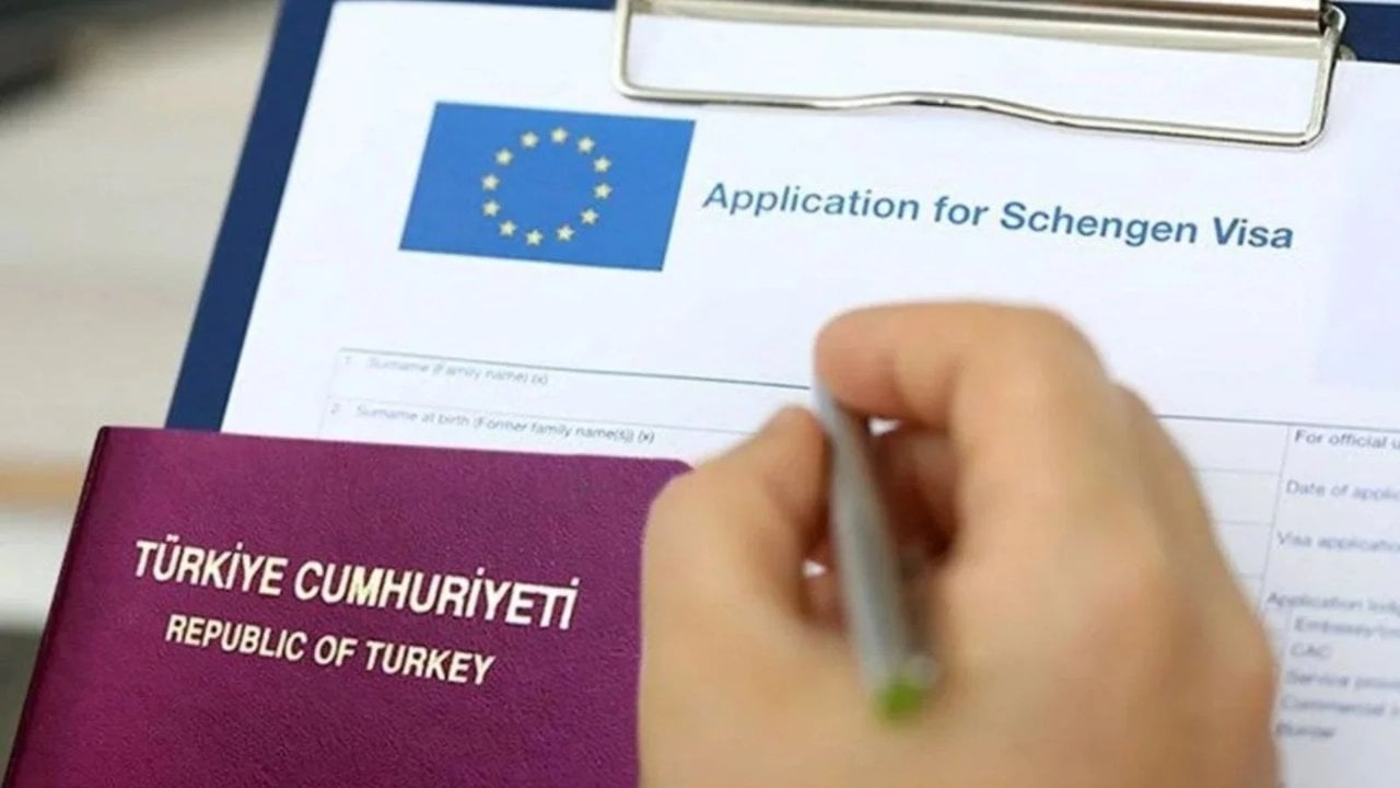 Vize için 310 bin başvuru yapıldı ‘Adın Yorgo olurdu’ diyerek Yunan’a koştular