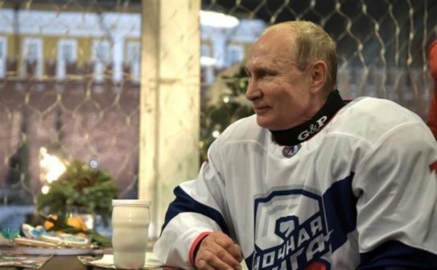 Foto - Vladimir Putin Kızıl Meydan’da buz hokeyi oynadı