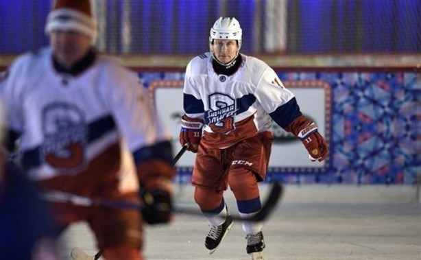 Foto - Vladimir Putin Kızıl Meydan’da buz hokeyi oynadı