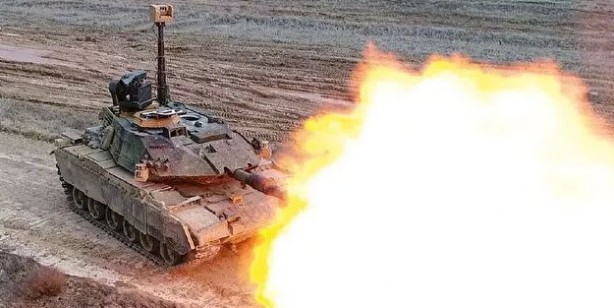 Foto - Volkan-M ve Batu eski tanklara can veriyor