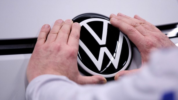 Volkswagen'den 2 milyar euro'luk dev yatırım!