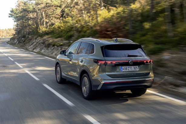 Foto - Volkswagen’in dünyada en çok satan modeli Yeni Tiguan üçüncü nesliyle Türkiye’de! Bir bakan bir daha bakıyor! Peki yenilenen otomobilin fiyatı ne kadar?