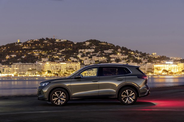 Foto - Volkswagen’in dünyada en çok satan modeli Yeni Tiguan üçüncü nesliyle Türkiye’de! Bir bakan bir daha bakıyor! Peki yenilenen otomobilin fiyatı ne kadar?