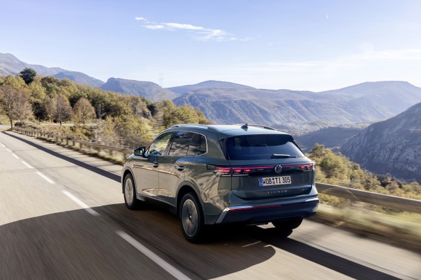 Foto - Volkswagen’in dünyada en çok satan modeli Yeni Tiguan üçüncü nesliyle Türkiye’de! Bir bakan bir daha bakıyor! Peki yenilenen otomobilin fiyatı ne kadar?