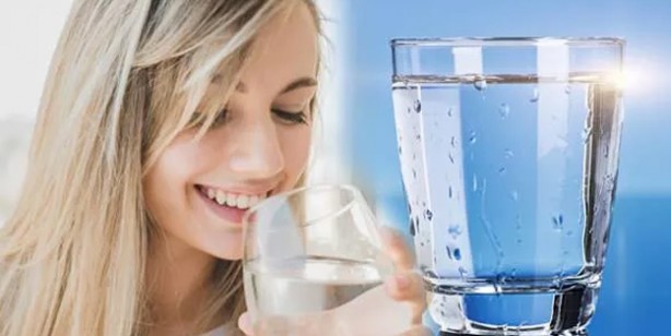 Foto - Vücudun su ihtiyacı hangi besinlerle karşılanır? Doğru su tüketimi: Vücutta sıvı kaybına ne iyi gelir, su dengesini ne sağlar?