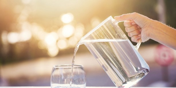 Vücudun su ihtiyacı hangi besinlerle karşılanır? Doğru su tüketimi: Vücutta sıvı kaybına ne iyi gelir, su dengesini ne sağlar?