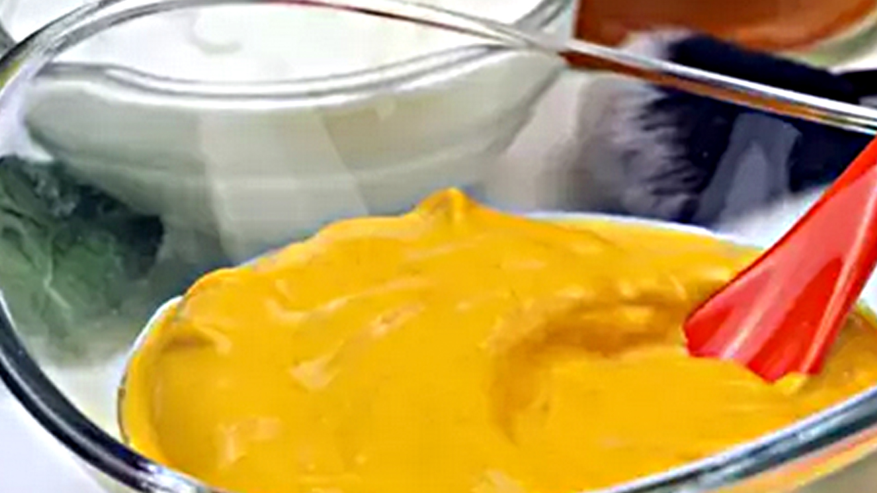 Vücutta 1 gram ödem bırakmıyor! Ev yoğurduna 1 çay kaşığı eklemek yetiyor.. Tam bir şifa deposu…