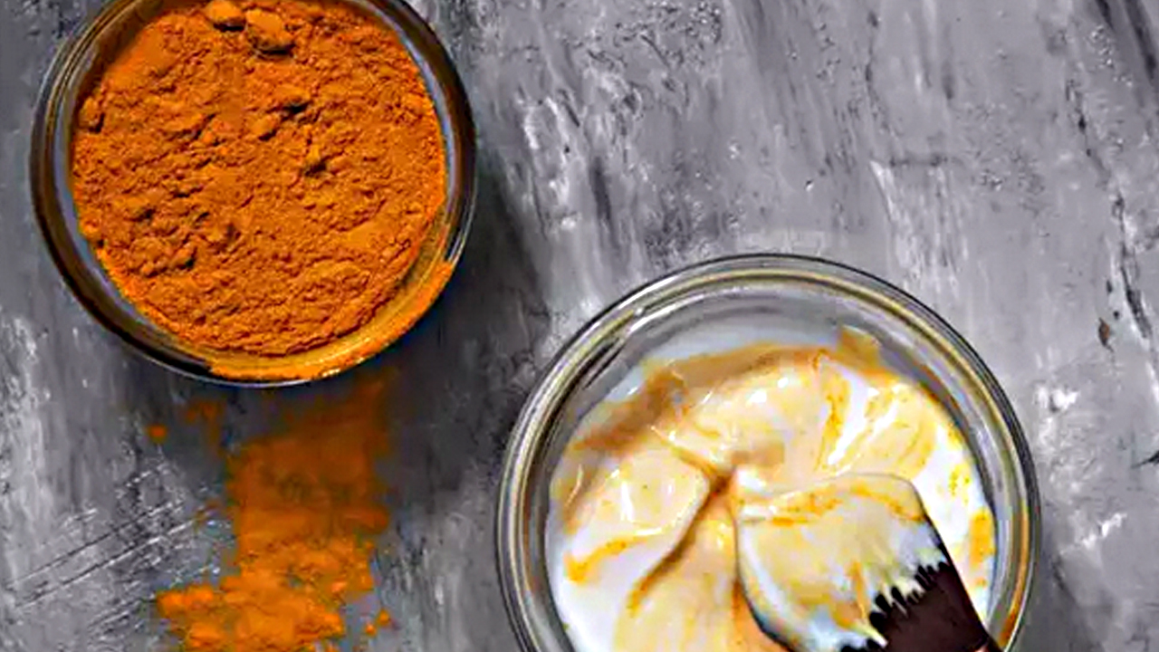 Foto - Vücutta 1 gram ödem bırakmıyor! Ev yoğurduna 1 çay kaşığı eklemek yetiyor.. Tam bir şifa deposu…