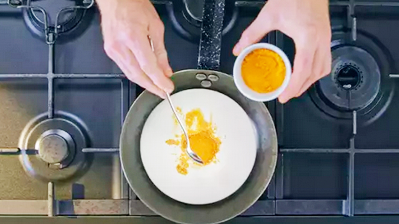 Foto - Vücutta 1 gram ödem bırakmıyor! Ev yoğurduna 1 çay kaşığı eklemek yetiyor.. Tam bir şifa deposu…