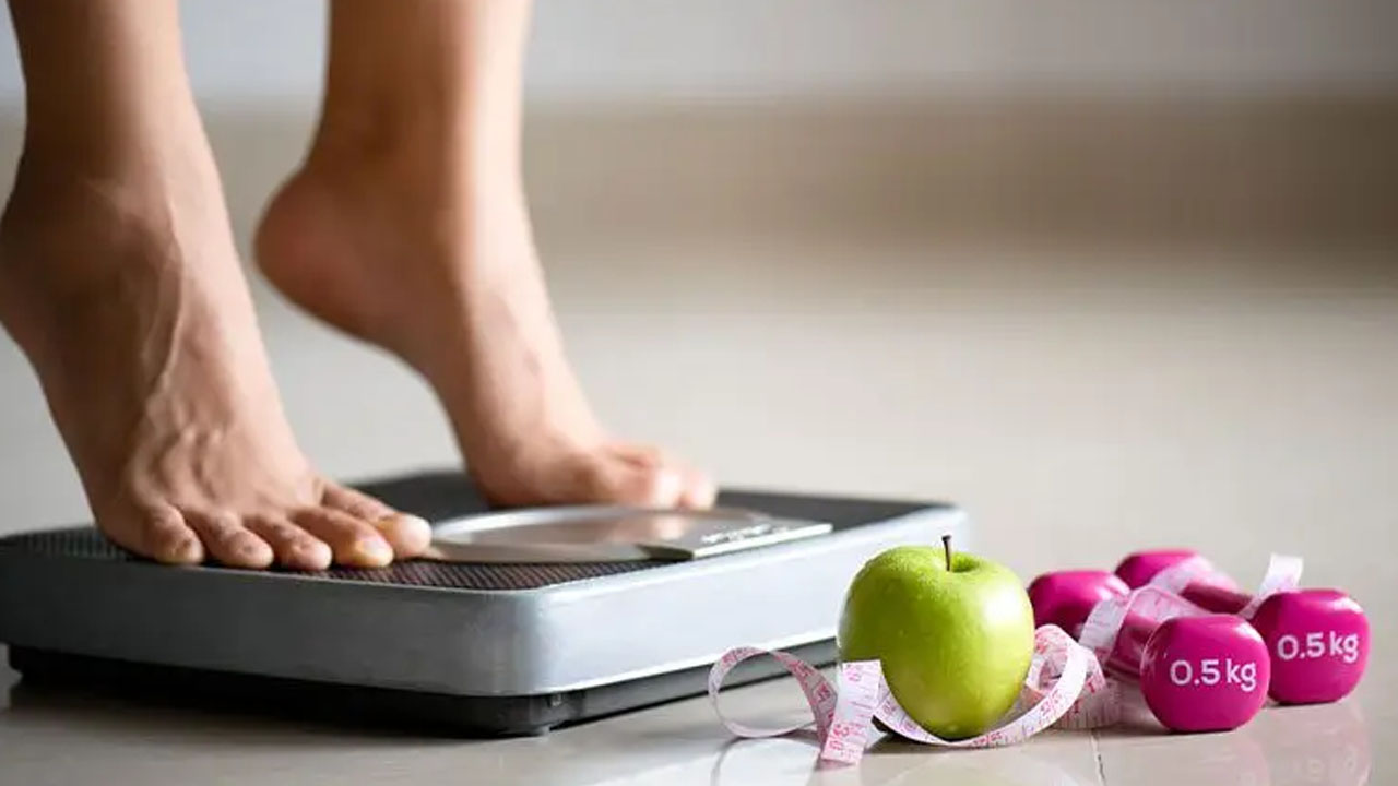 Vücuttaki yağlar cayır cayır yandı! Yağları anında eritiyor, tüm şişkinliği atıyor! Bize ilk yardım gibi çare olur