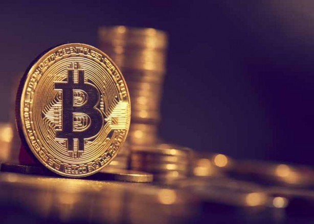 Foto - Warren Buffett Bitcoin'i pul etti