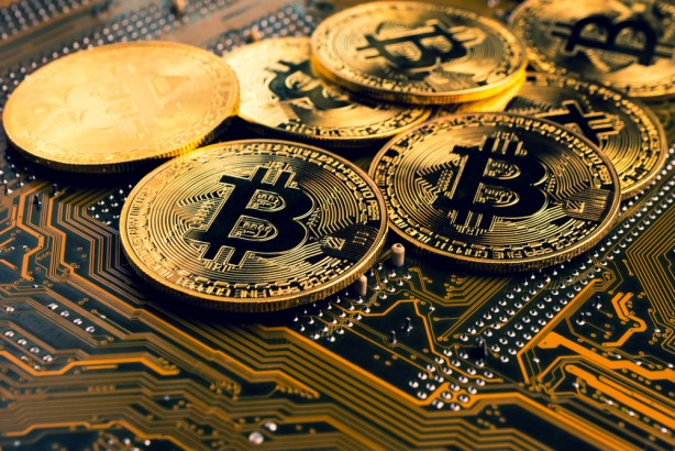 Foto - Warren Buffett Bitcoin'i pul etti