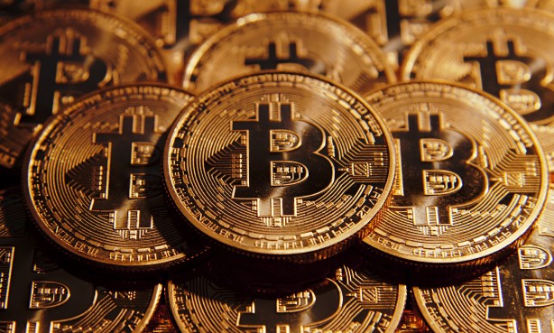 Foto - Warren Buffett Bitcoin'i pul etti
