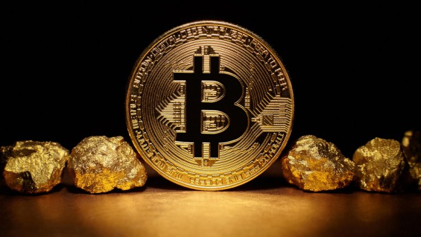 Foto - Warren Buffett Bitcoin'i pul etti