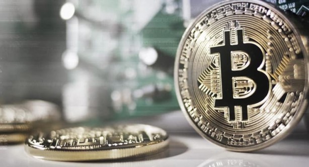 Foto - Warren Buffett Bitcoin'i pul etti