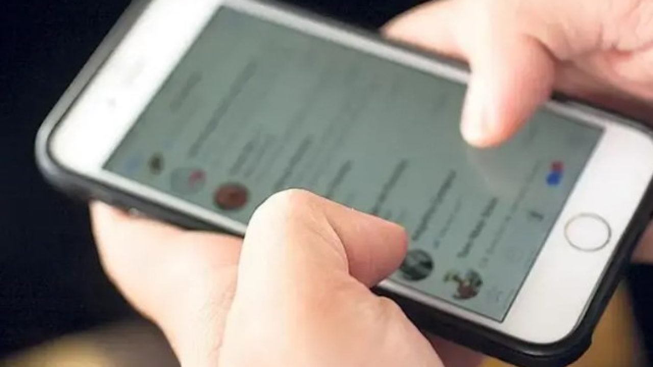 WhatsApp'ta yazdıkları pahalıya patladı! İşinden kovuldu