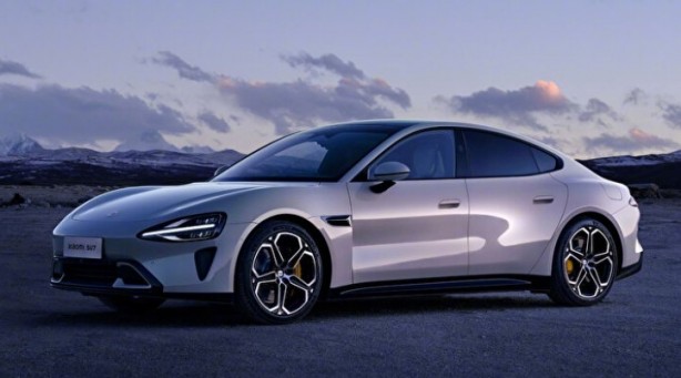 Foto - Xiaomi SU7 Mercedes'le kafa kafaya çarpıştı! Xiaomi'nin elektrikli otomobili ilk kazasını yaptı!