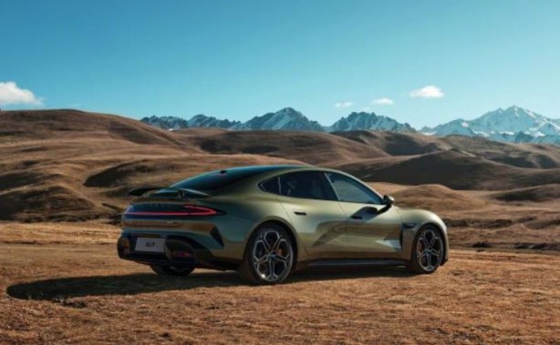 Foto - Xiaomi SU7'den Tesla'yı kıskandıracak performans