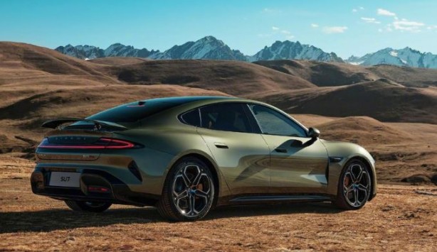 Foto - Xiaomi’nin ilk otomobili SU7 piyasaya çıkmadan kaza yaptı