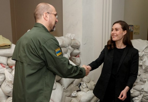 Foto - "Ya bizim de başımıza gelirse" bakışı! Finlandiya Başbakanı Sanna Marin gündem oldu