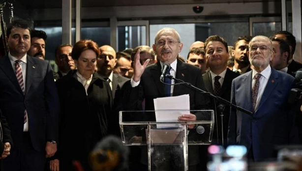 Foto - Ya büyük Türkiye ya vesayet