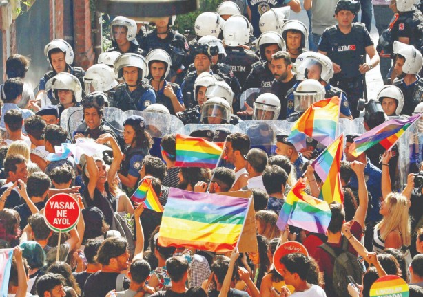 Foto - Ya büyük Türkiye ya vesayet