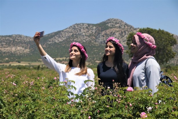 Foto - Yabancı turistlerin yeni gözdesi: Isparta gül bahçeleri