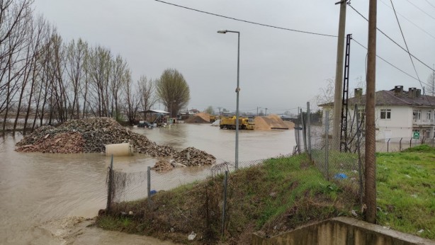 Foto - Yağış nedeniyle dereler taştı