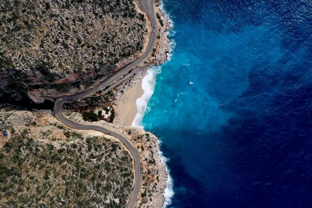 Foto - Yağışın etkisiyle Kaputaş Plajı'nda denizin rengi değişti