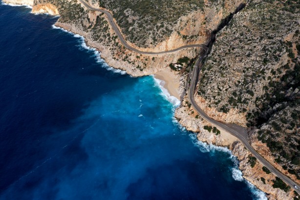 Foto - Yağışın etkisiyle Kaputaş Plajı'nda denizin rengi değişti